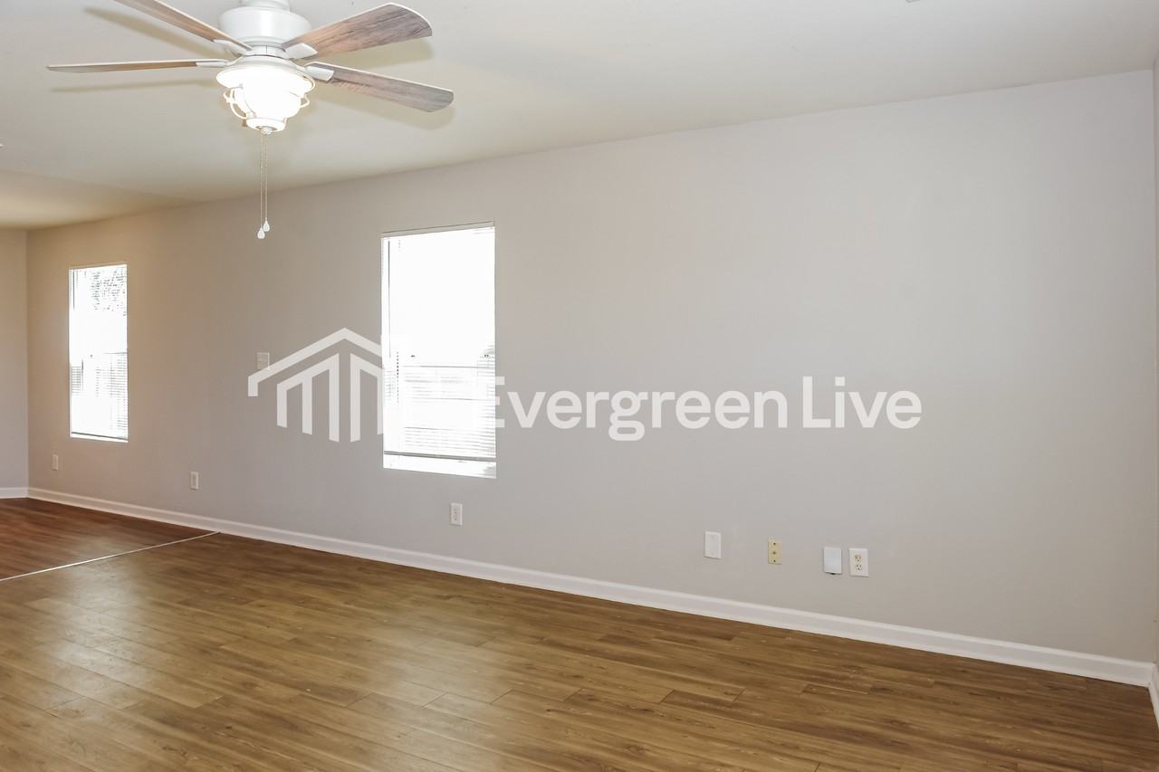 113 Elmhurst Dr - Photo 2 of 15