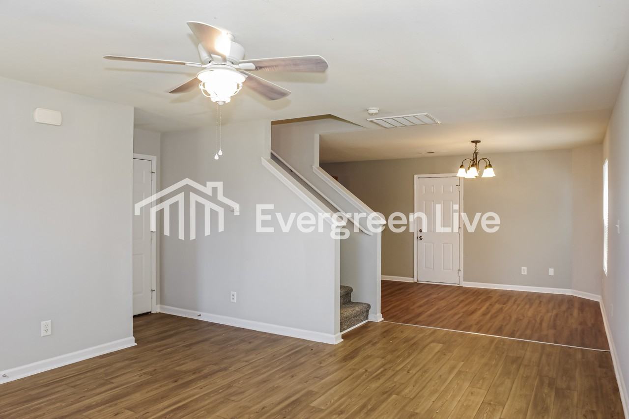 113 Elmhurst Dr - Photo 3 of 15