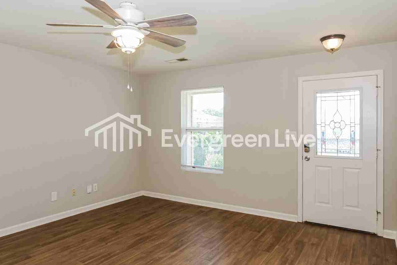 113 Elmhurst Dr - Photo 4 of 15