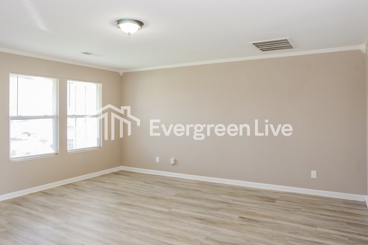 3193 Castlecreek Dr - Photo 3 of 15
