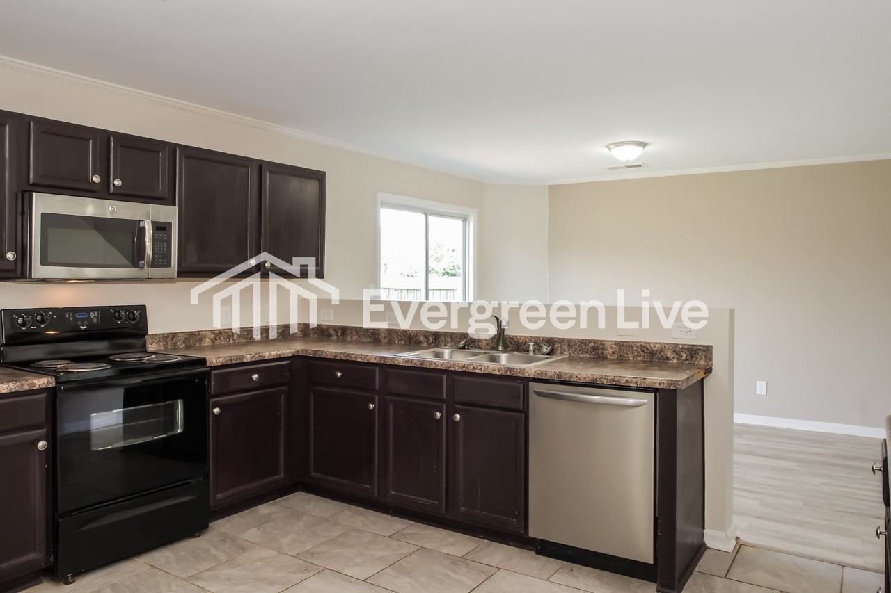 3193 Castlecreek Dr - Photo 6 of 15