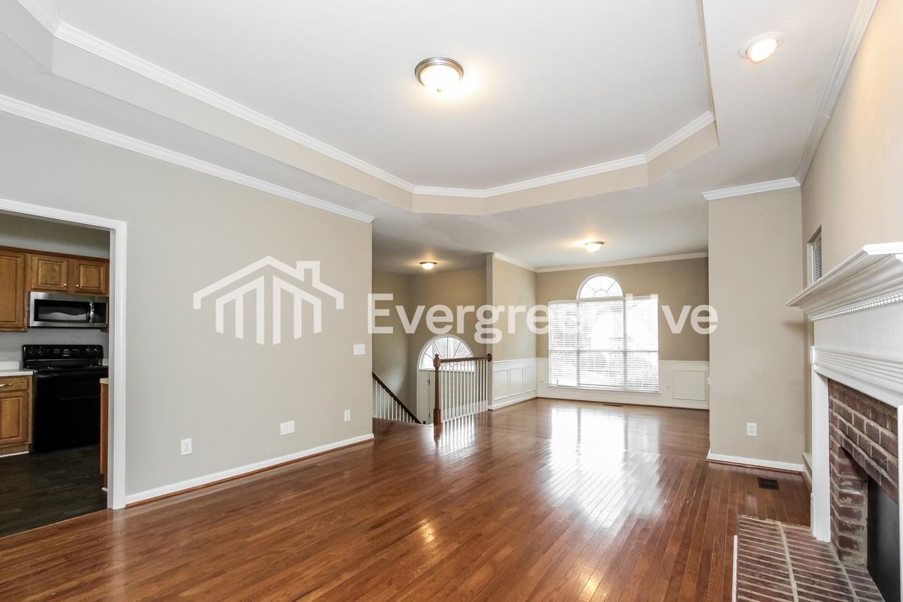 145 Hunter Hills Dr - Photo 2 of 15