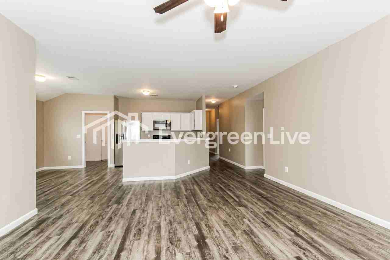 105 Cambridge Park Dr - Photo 2 of 14