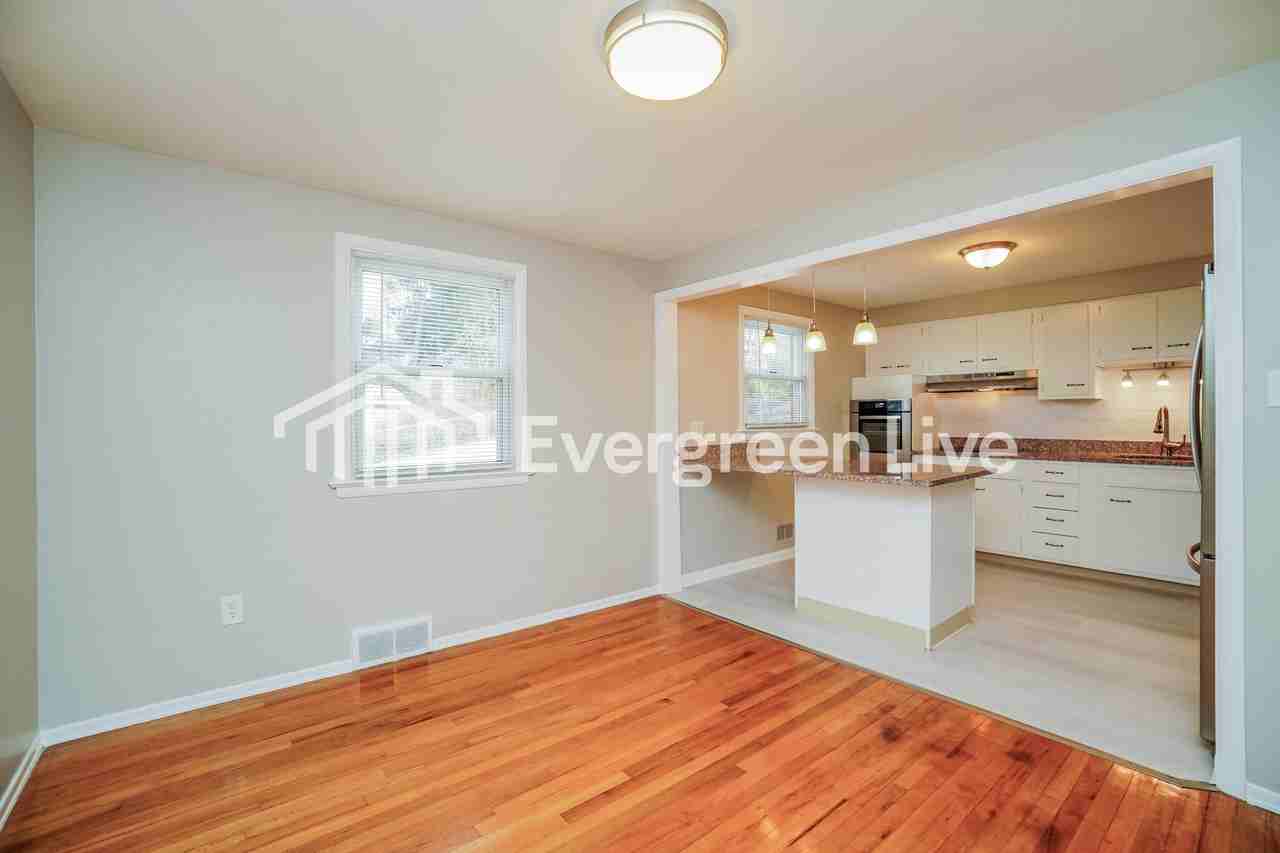614 Fort Couch Rd - Photo 4 of 15