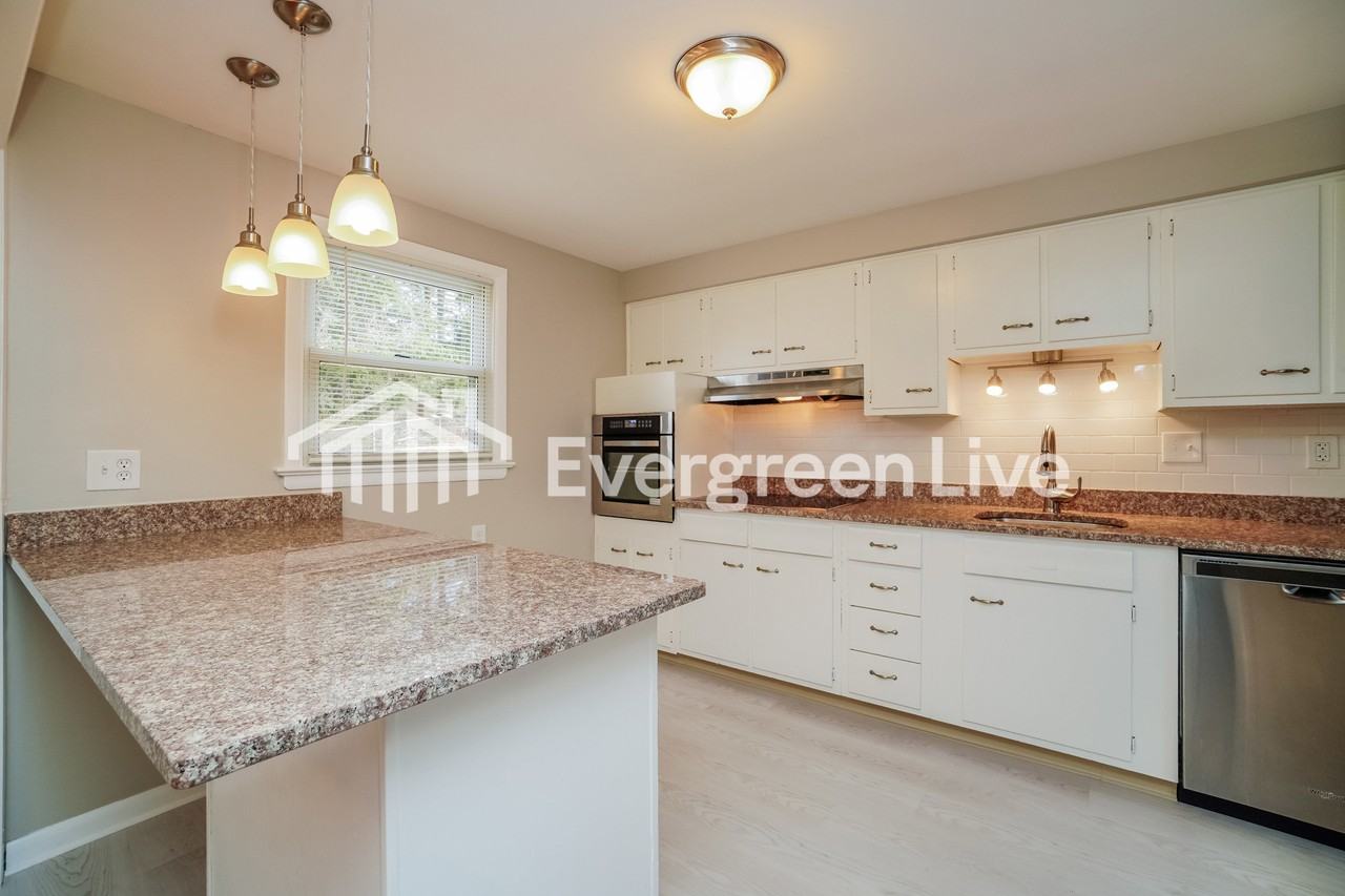 614 Fort Couch Rd - Photo 7 of 15