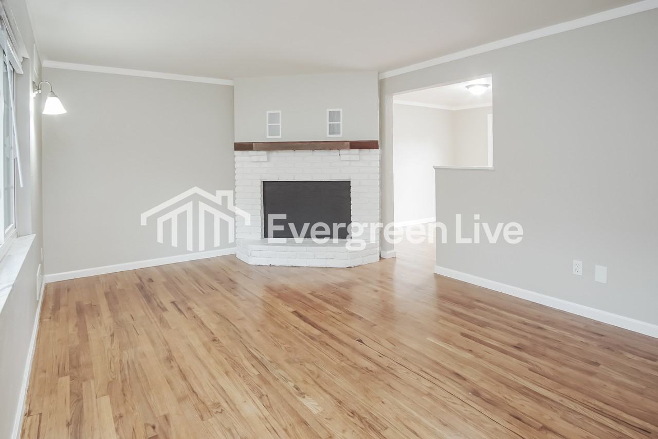 5337 Elmwood Dr - Photo 3 of 15