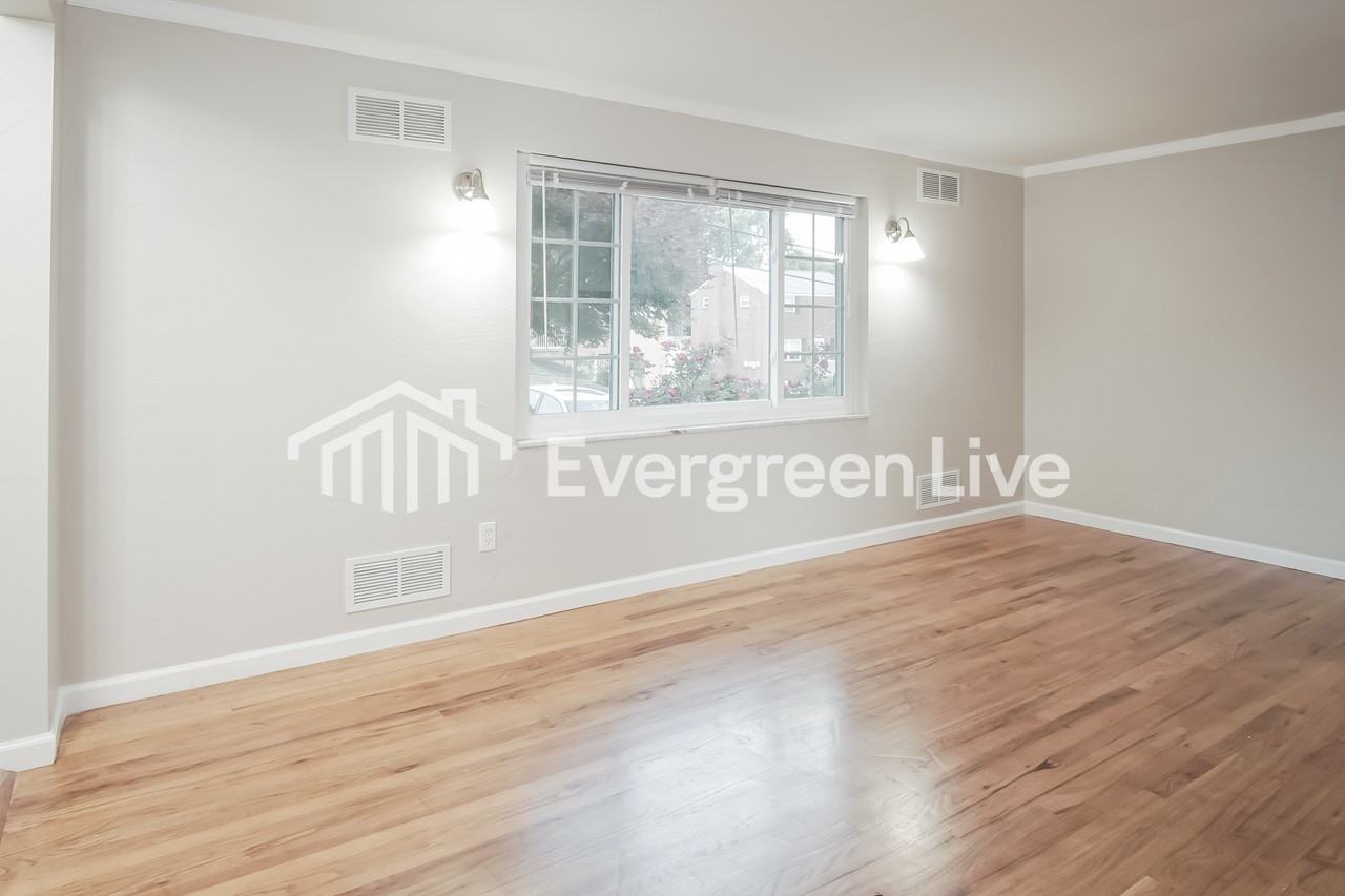 5337 Elmwood Dr - Photo 4 of 15