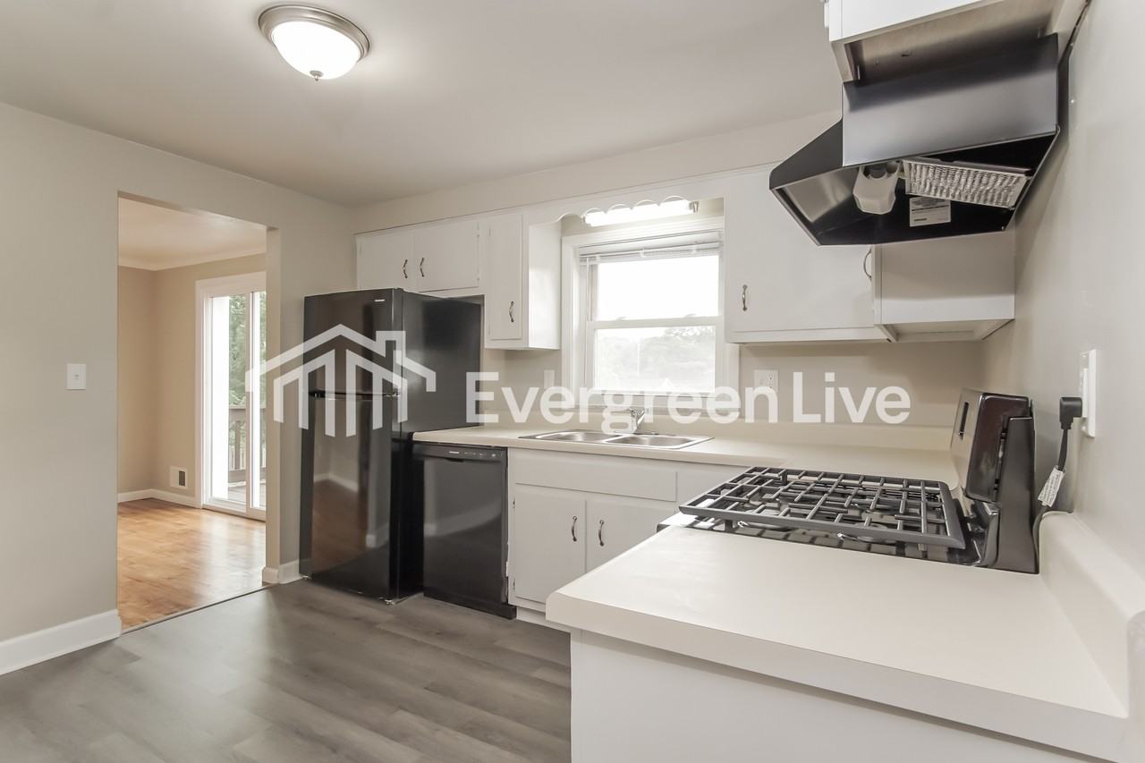 5337 Elmwood Dr - Photo 6 of 15