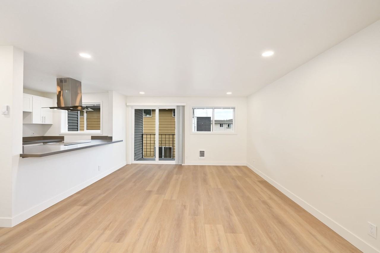 732 N 95th St - Photo 2 of 32