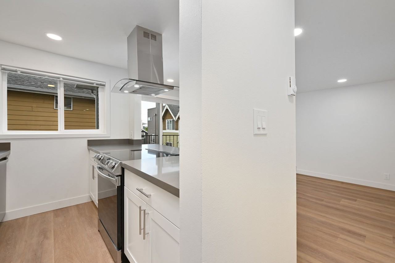 732 N 95th St - Photo 7 of 32