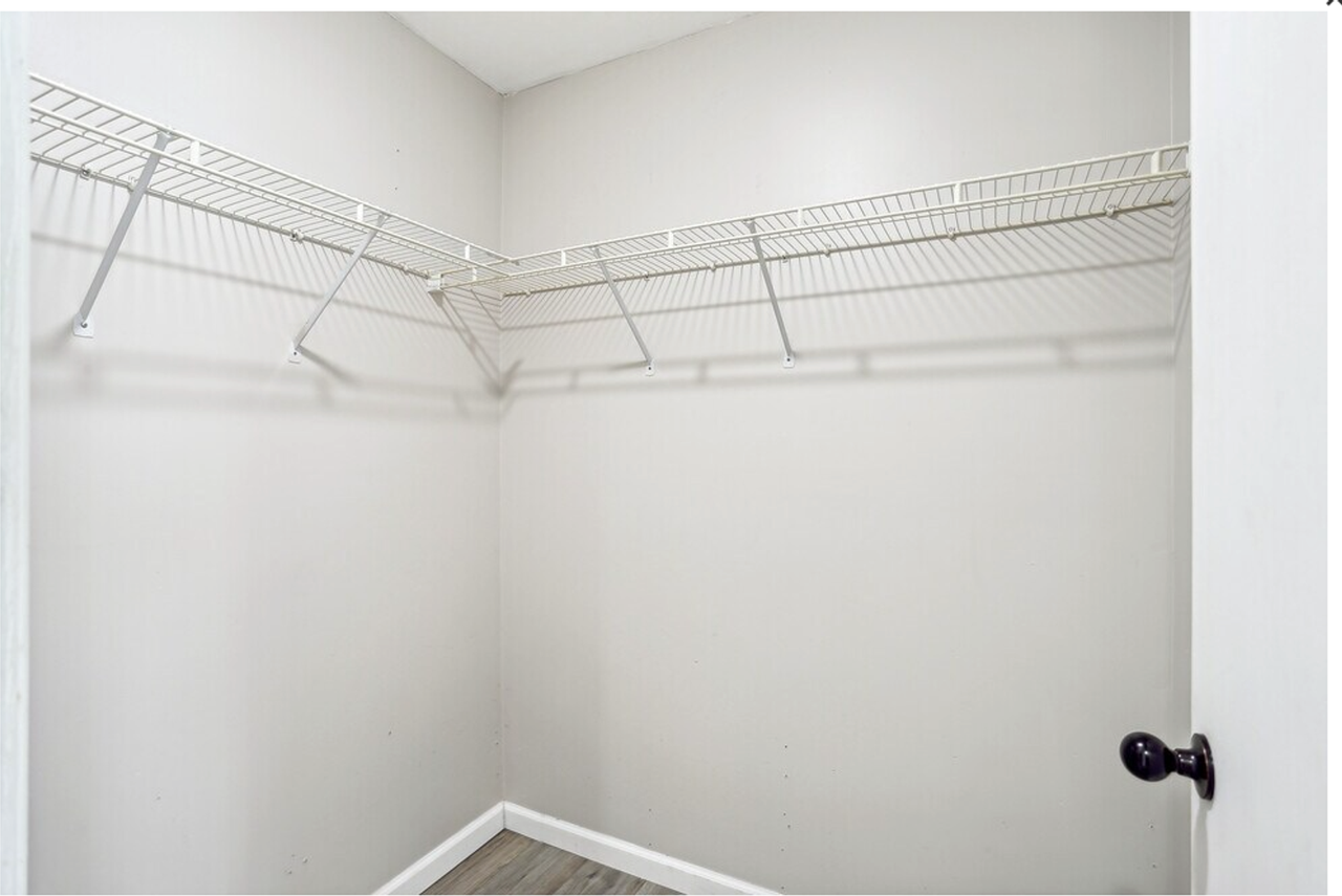2403HI - Photo 3 of 8
