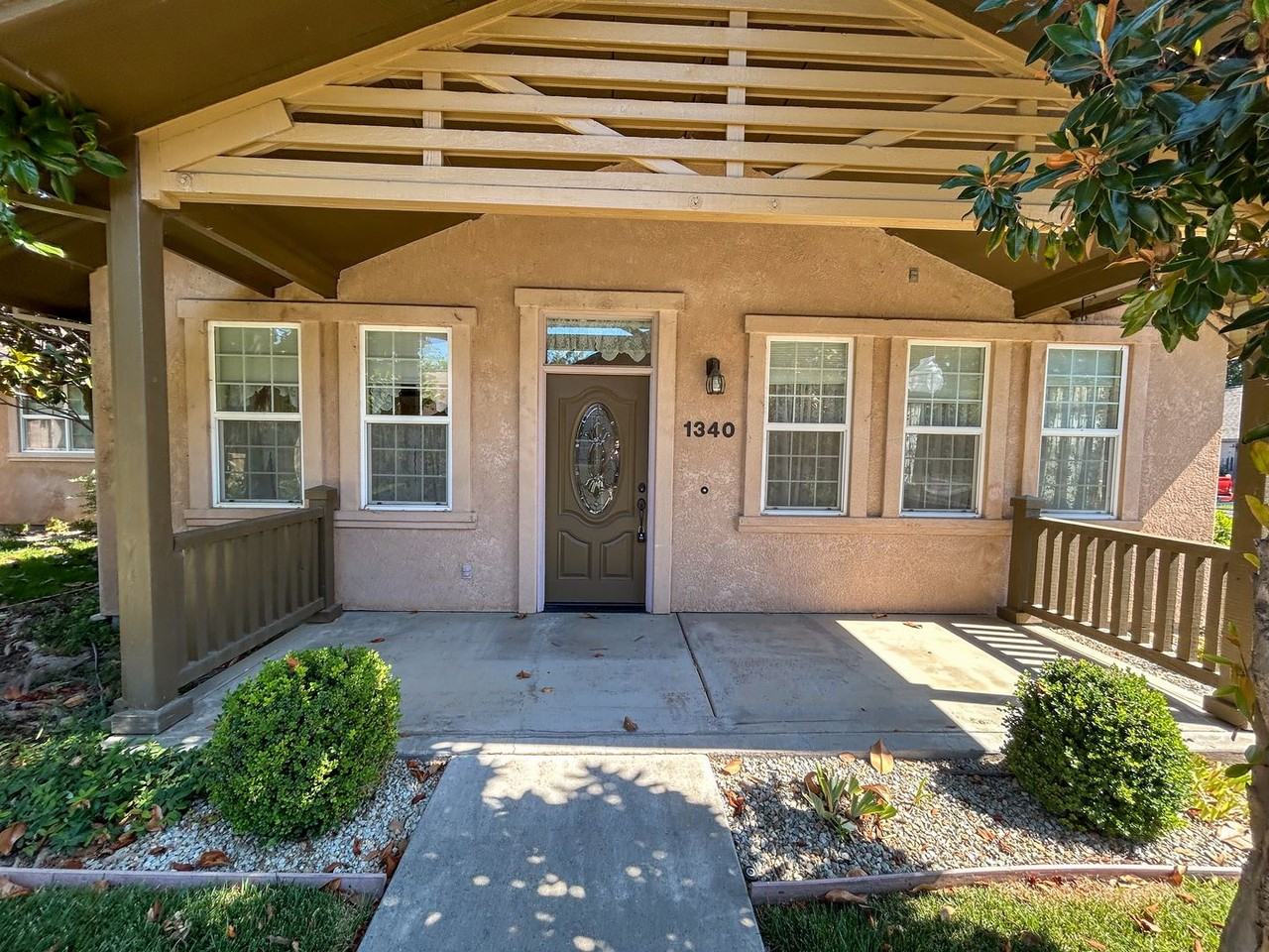 1340 Kate Ct - Photo 2 of 10