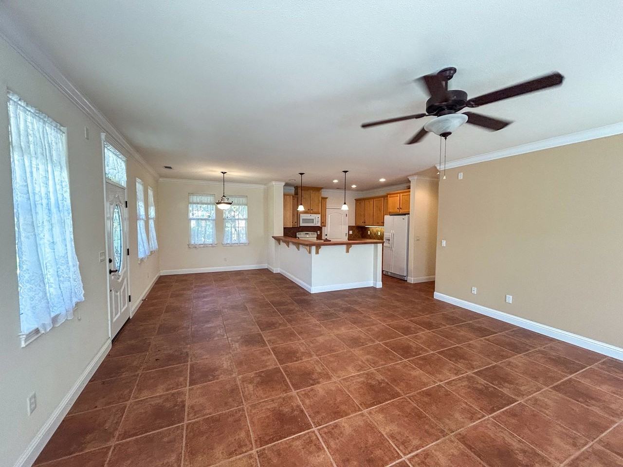 1340 Kate Ct - Photo 3 of 10