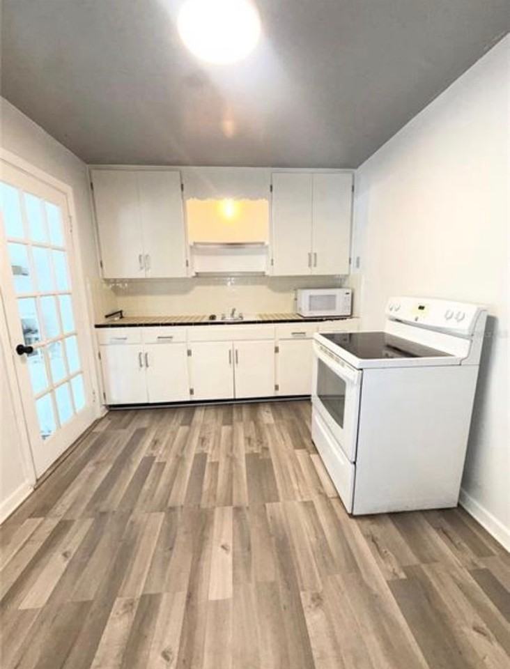 1016 Alba Dr - Photo 5 of 24