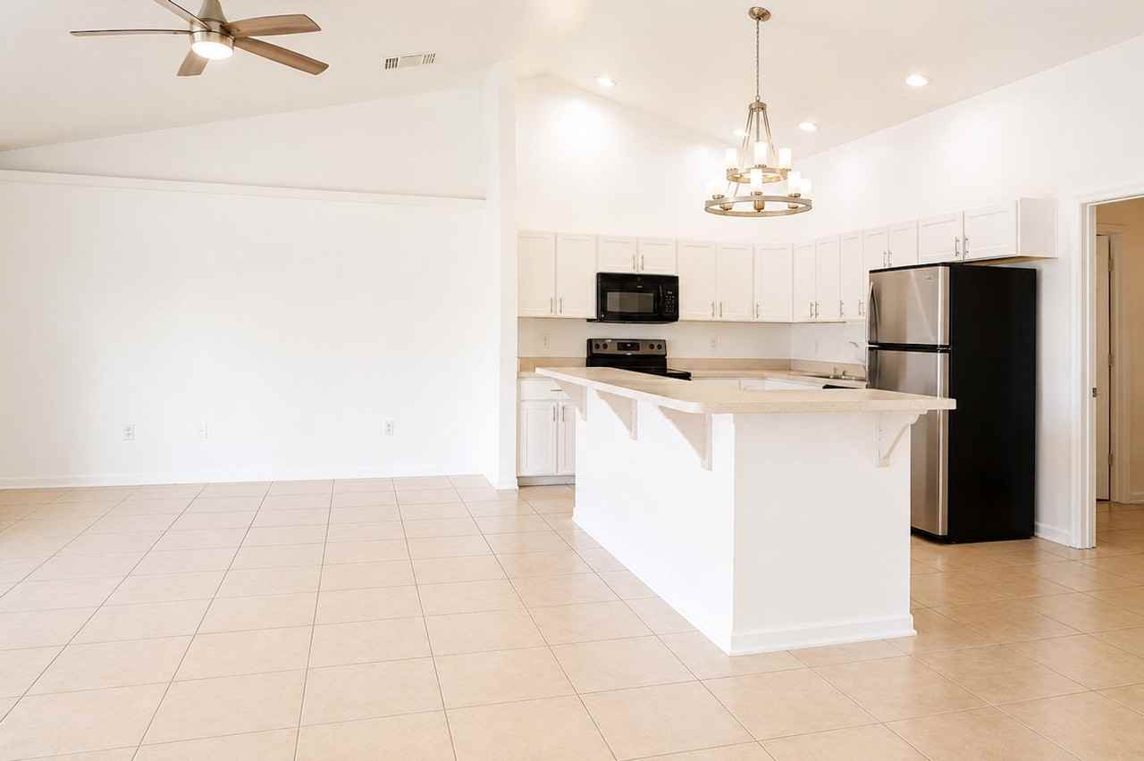 4714 Skyline Blvd - Photo 2 of 25