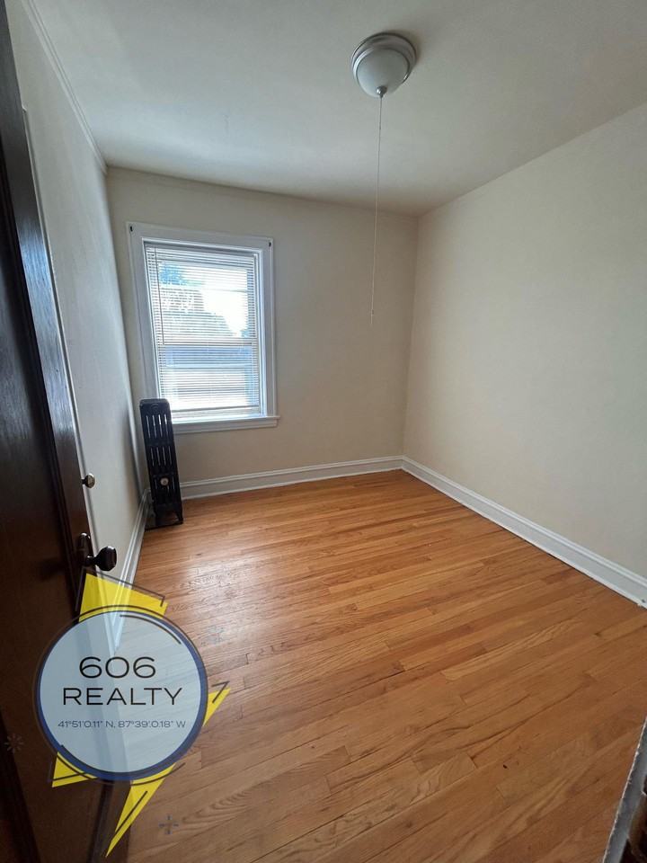 Belmont Cragin Apts Available! - Photo 2 of 10