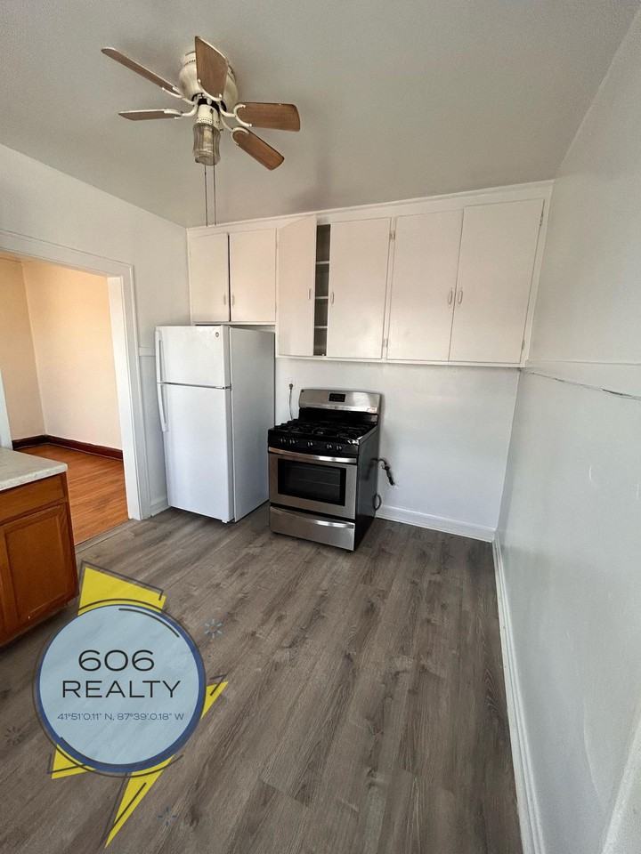 Belmont Cragin Apts Available! - Photo 5 of 10
