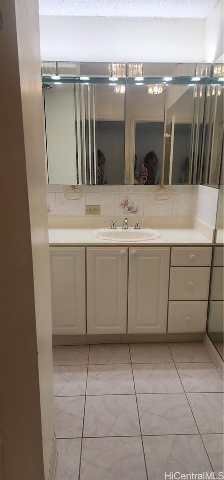 2001 Aupuni St #804 - Photo 5 of 8