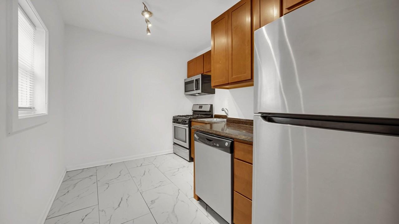 555 Locust St #1 - Photo 5 of 13