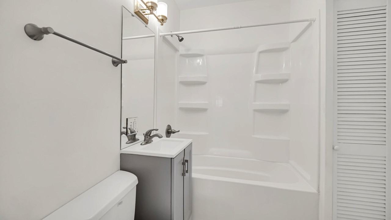 555 Locust St #1 - Photo 7 of 13
