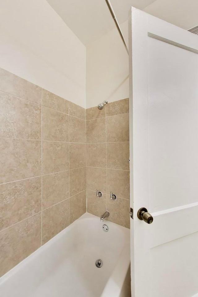 3149 W Lyndale St #2 - Photo 4 of 29