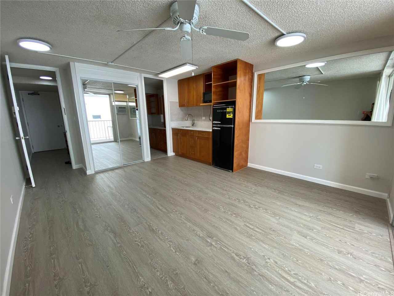440 Lewers St #403 - Photo 2 of 12