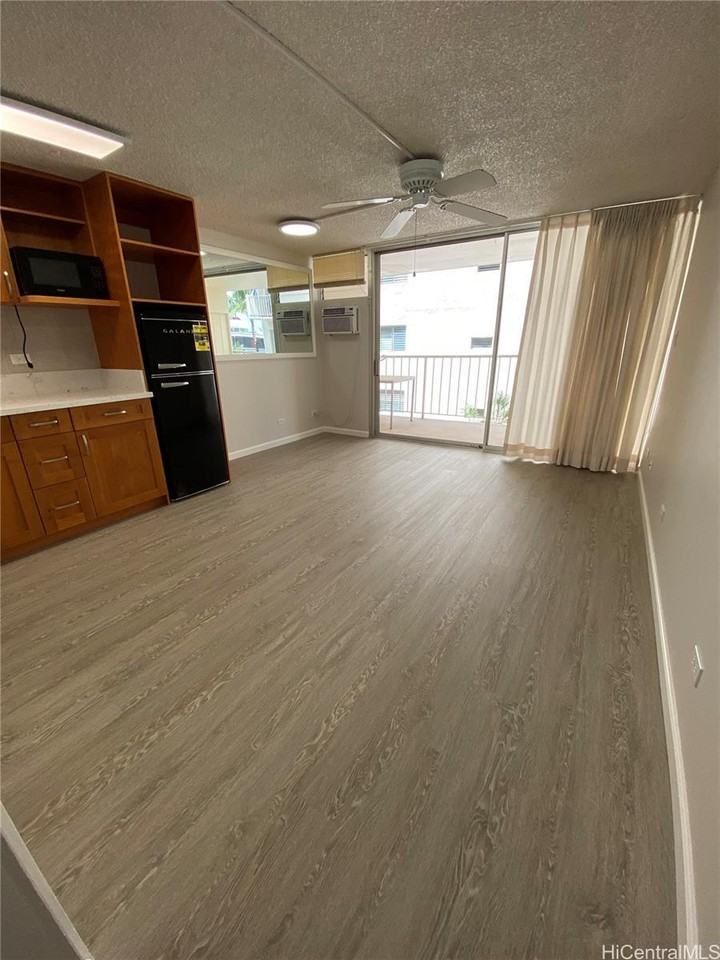440 Lewers St #403 - Photo 3 of 12