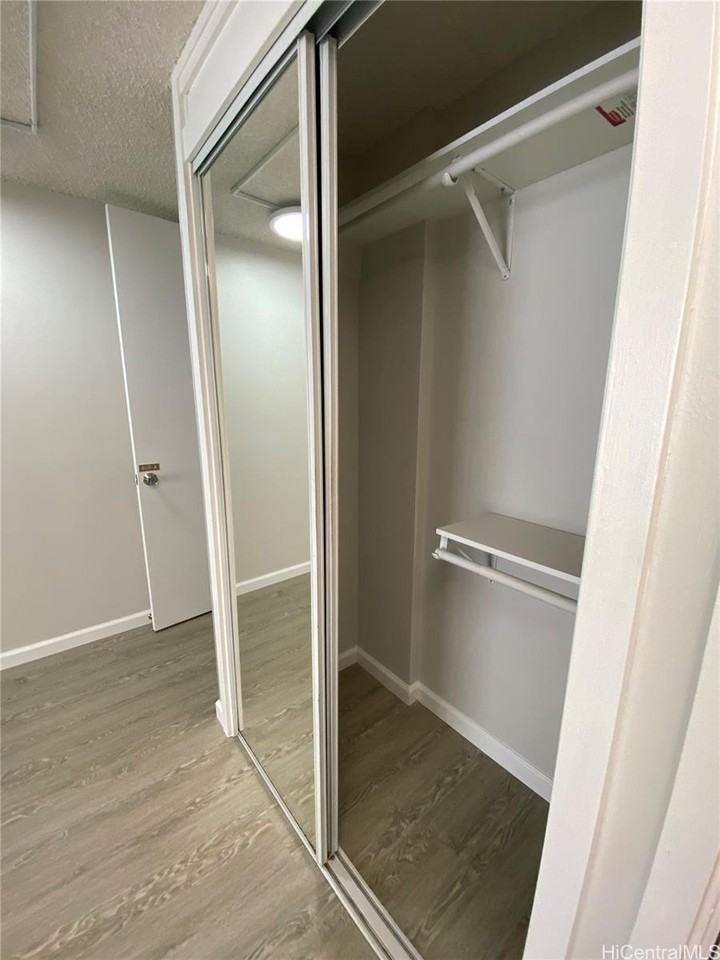 440 Lewers St #403 - Photo 5 of 12