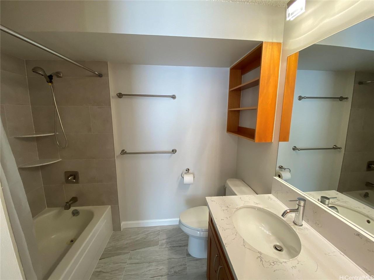 440 Lewers St #403 - Photo 6 of 12