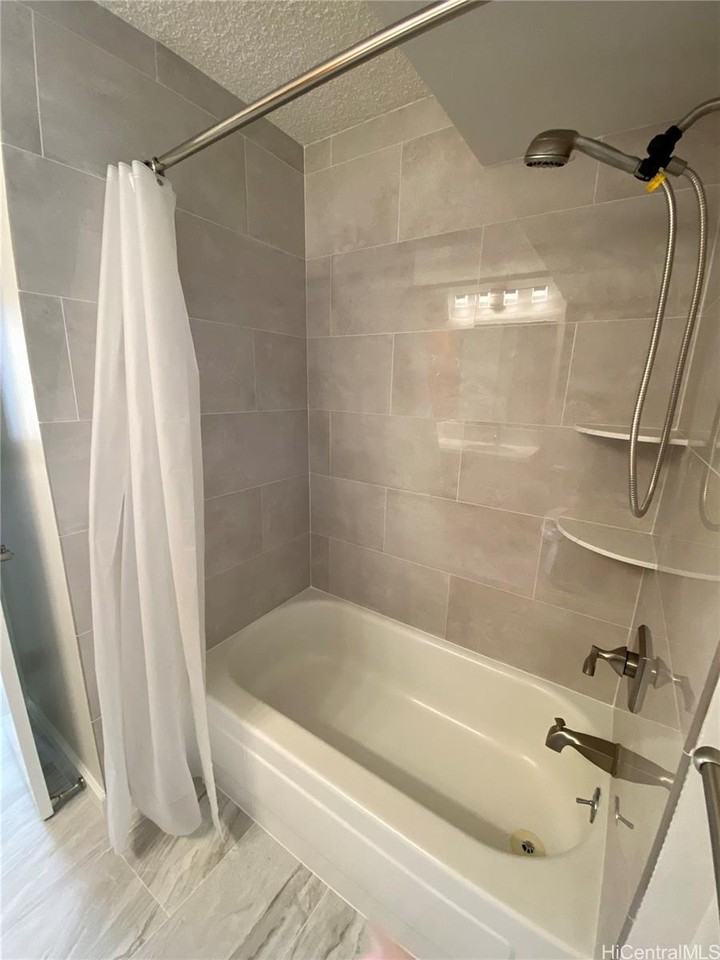 440 Lewers St #403 - Photo 7 of 12