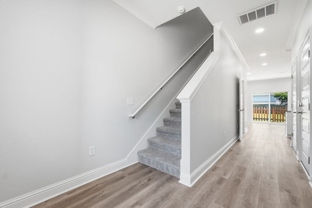 699 Woodlawn Ave Nw - Photo 3 of 47