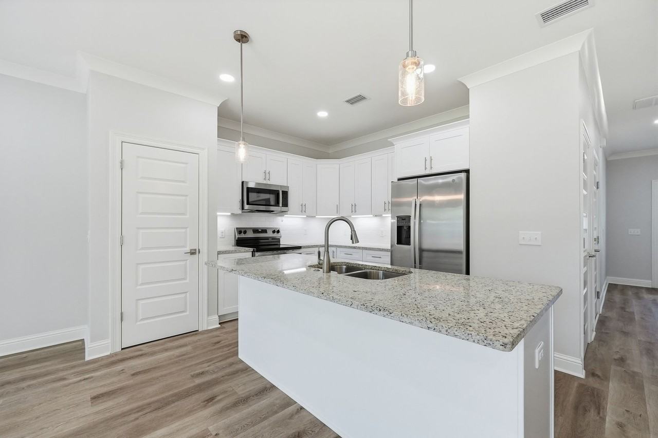 699 Woodlawn Ave Nw - Photo 7 of 47