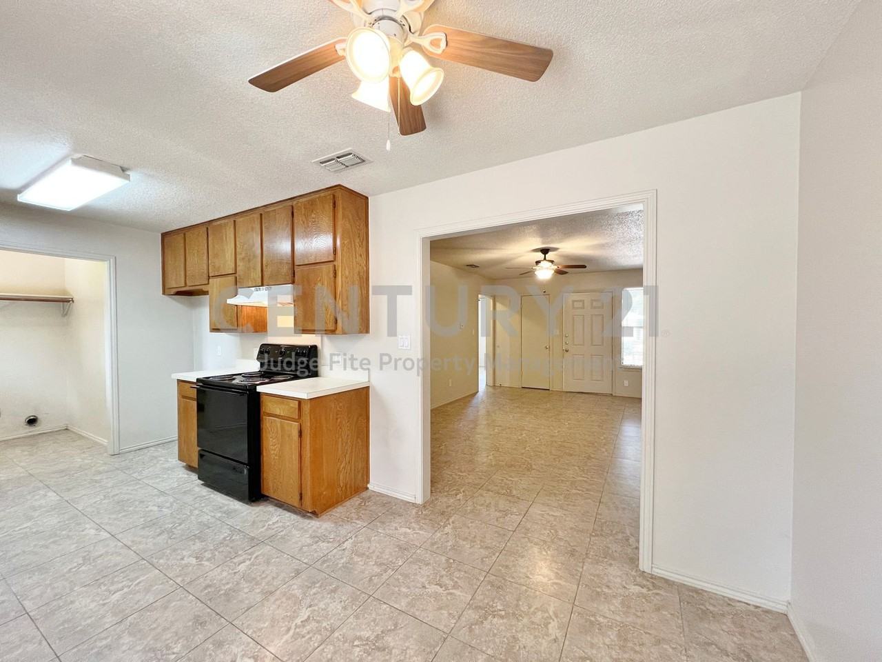 1104 Curtis Dr - Photo 3 of 15