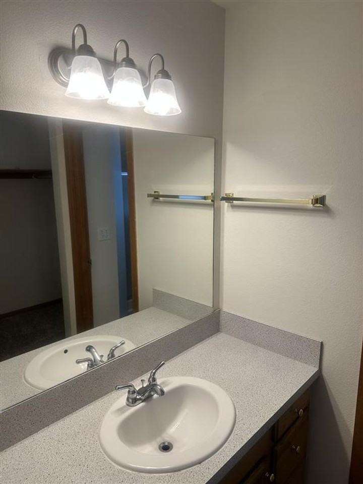 15116 Ne 80th St - Photo 6 of 10