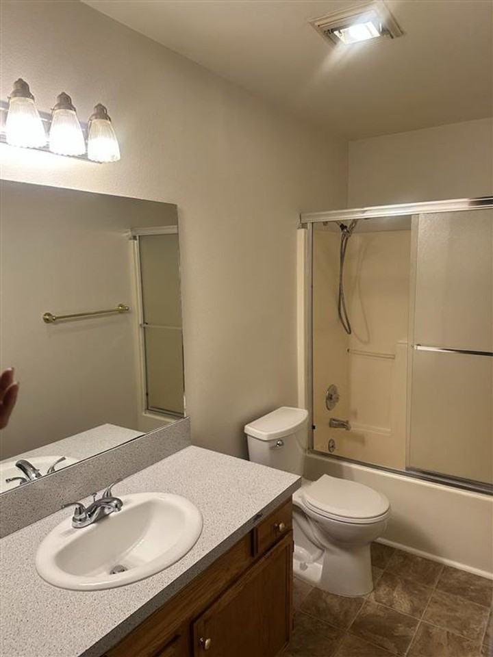 15116 Ne 80th St - Photo 7 of 10