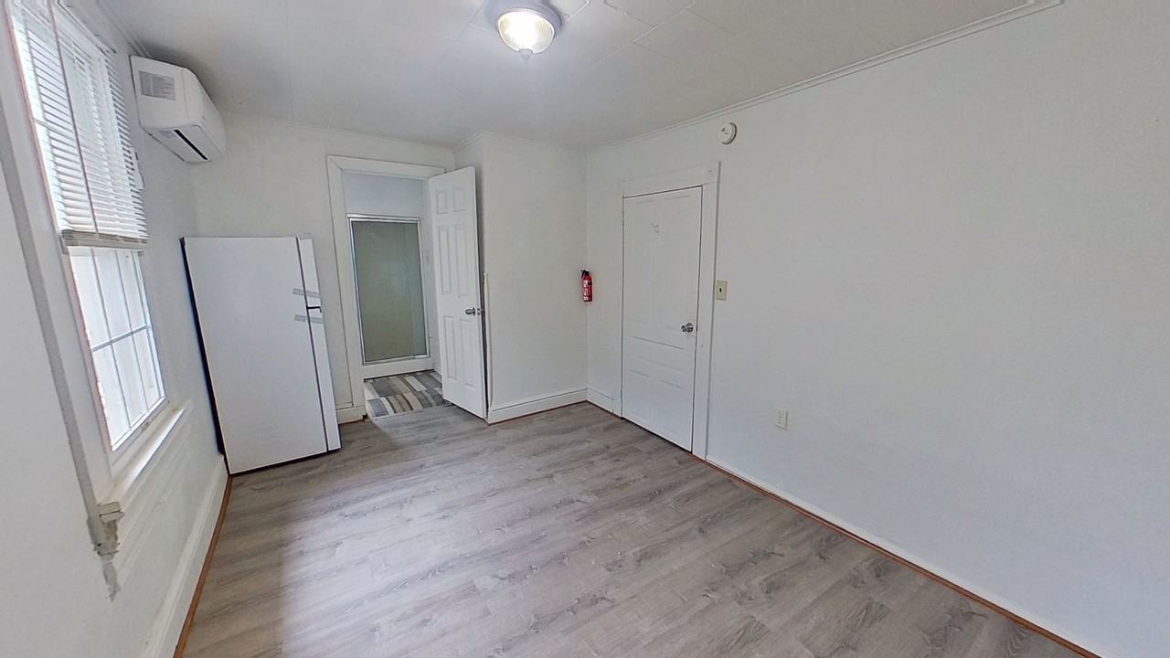 128 S Main St - Photo 2 of 5