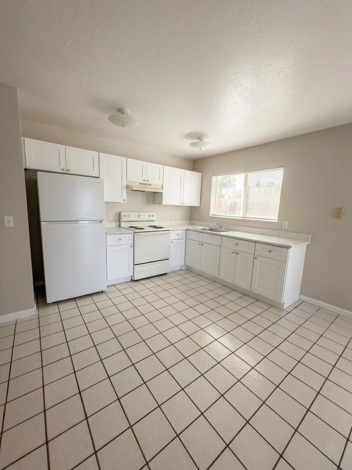 1907 Cleveland St Ne - Photo 2 of 10