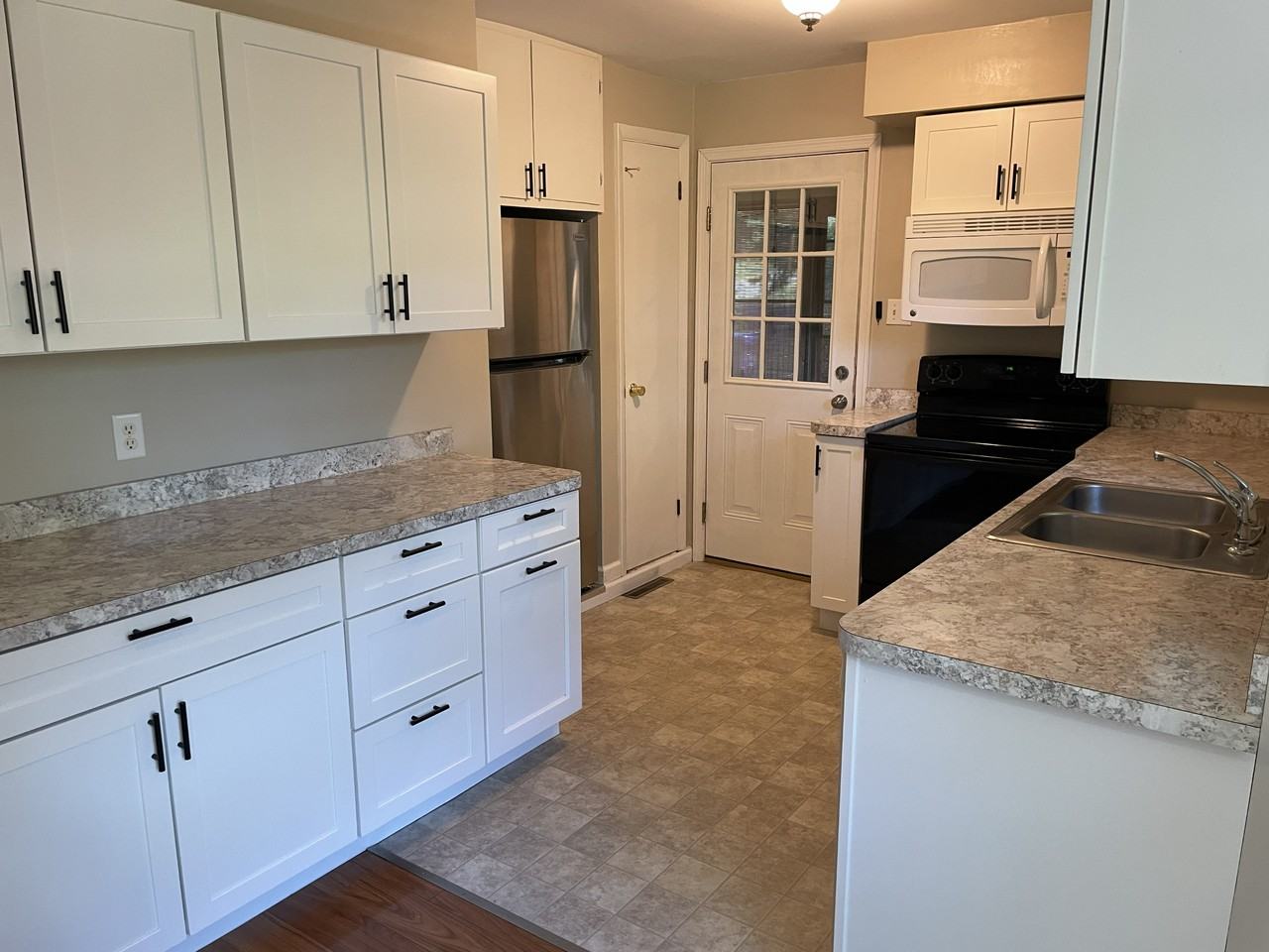 550 Old Orchard Ln - Photo 3 of 16
