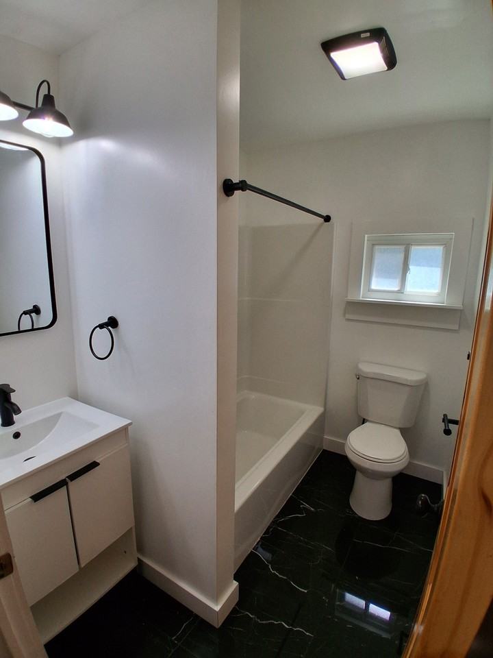 4 115th St #2R - Photo 2 of 12