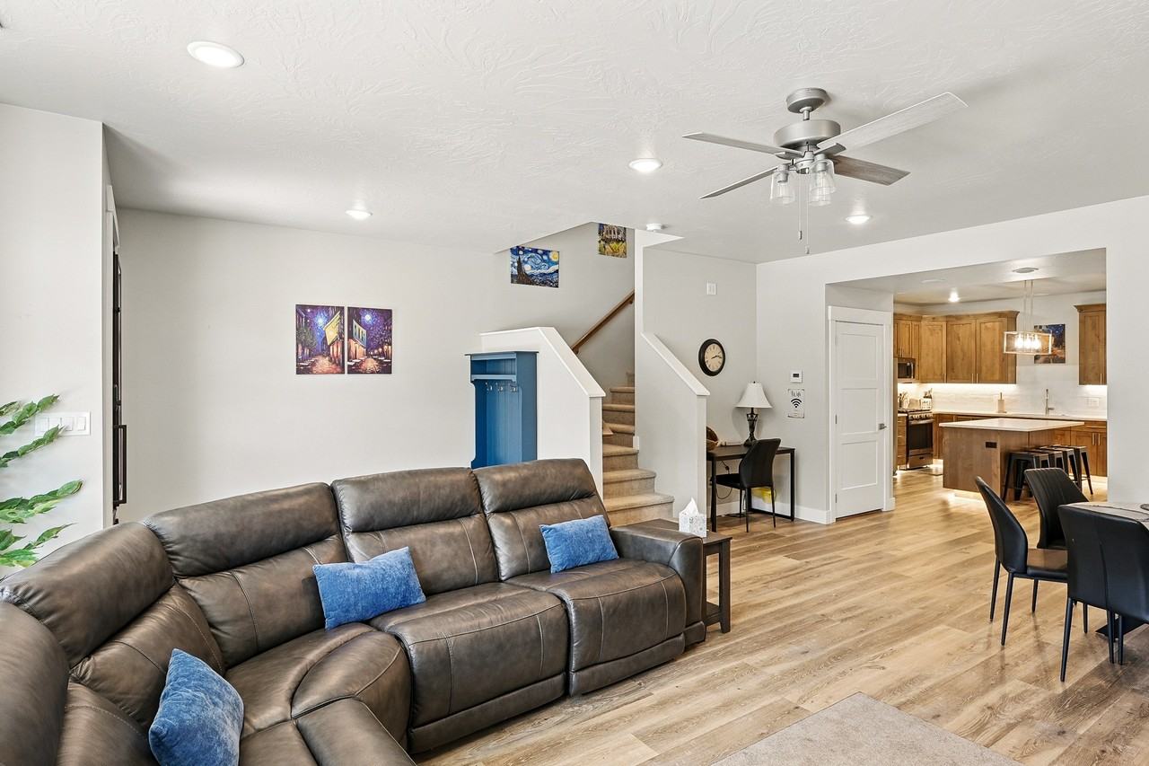 899 S Lincoln Ave Apt 3 - Photo 3 of 17