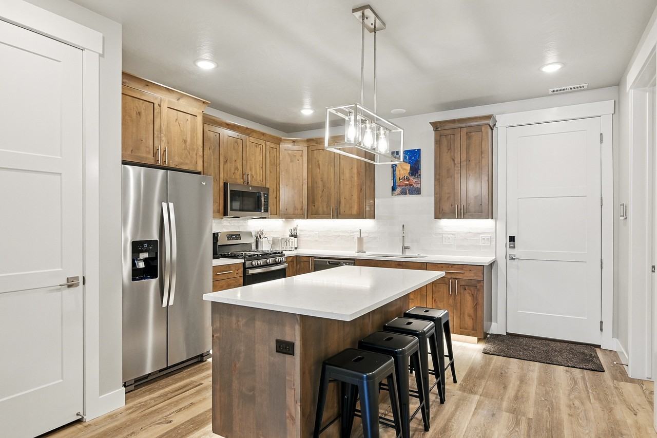 899 S Lincoln Ave Apt 3 - Photo 5 of 17