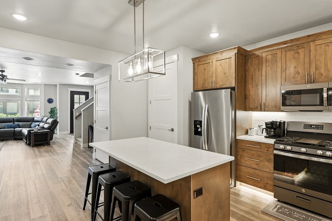 899 S Lincoln Ave Apt 3 - Photo 6 of 17