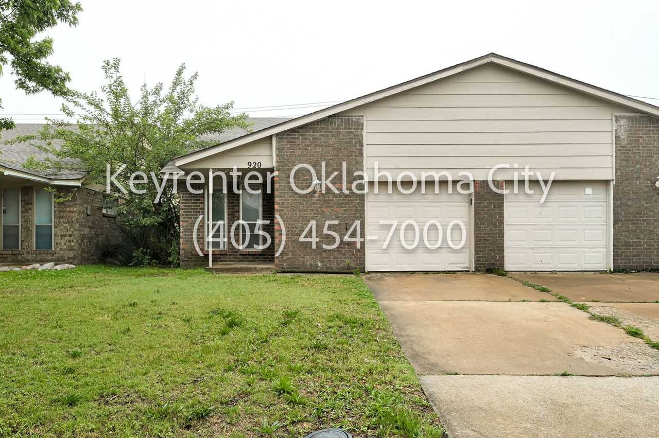 920 Sw 97th St - Photo 2 of 27