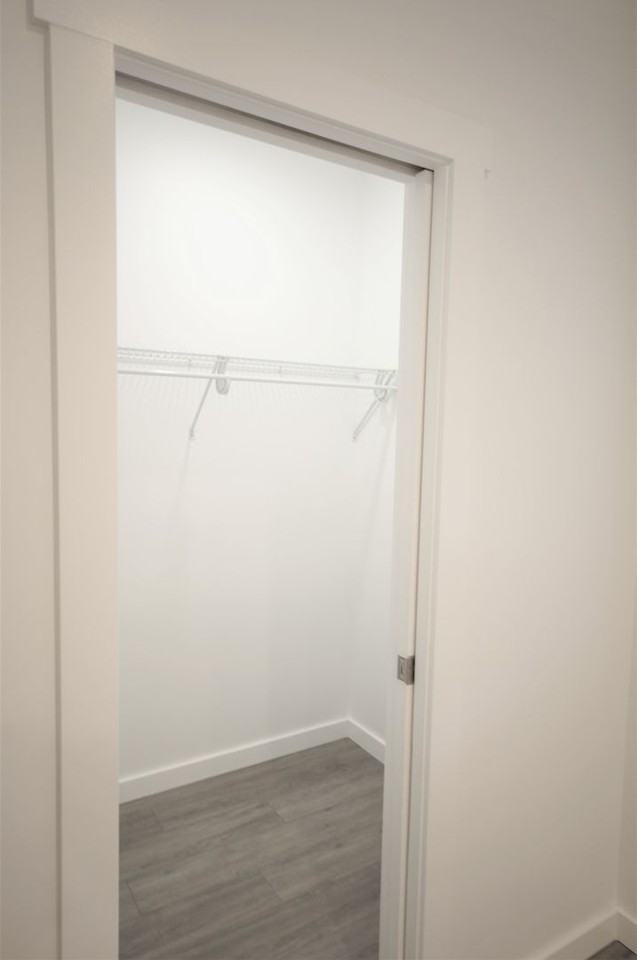 411 Harvard Ave East - Photo 4 of 22
