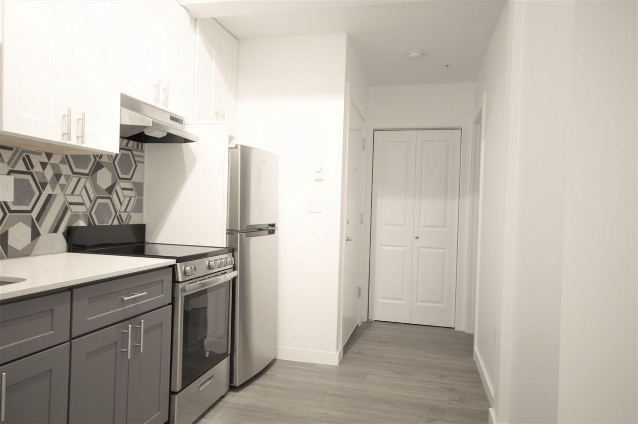 411 Harvard Ave East - Photo 6 of 22