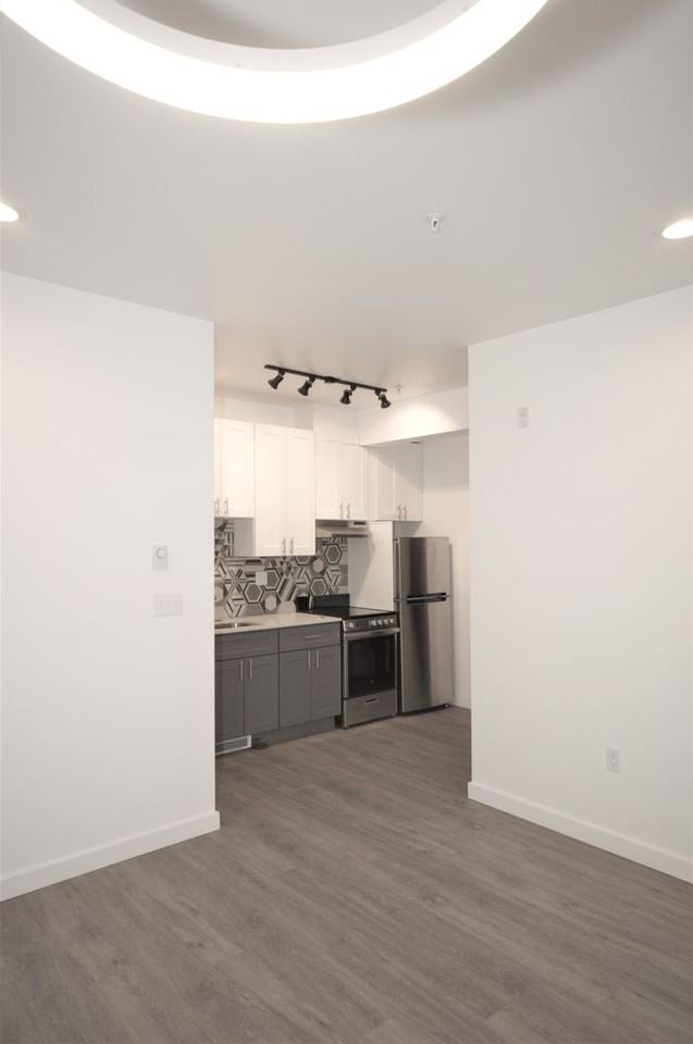 411 Harvard Ave East - Photo 7 of 22