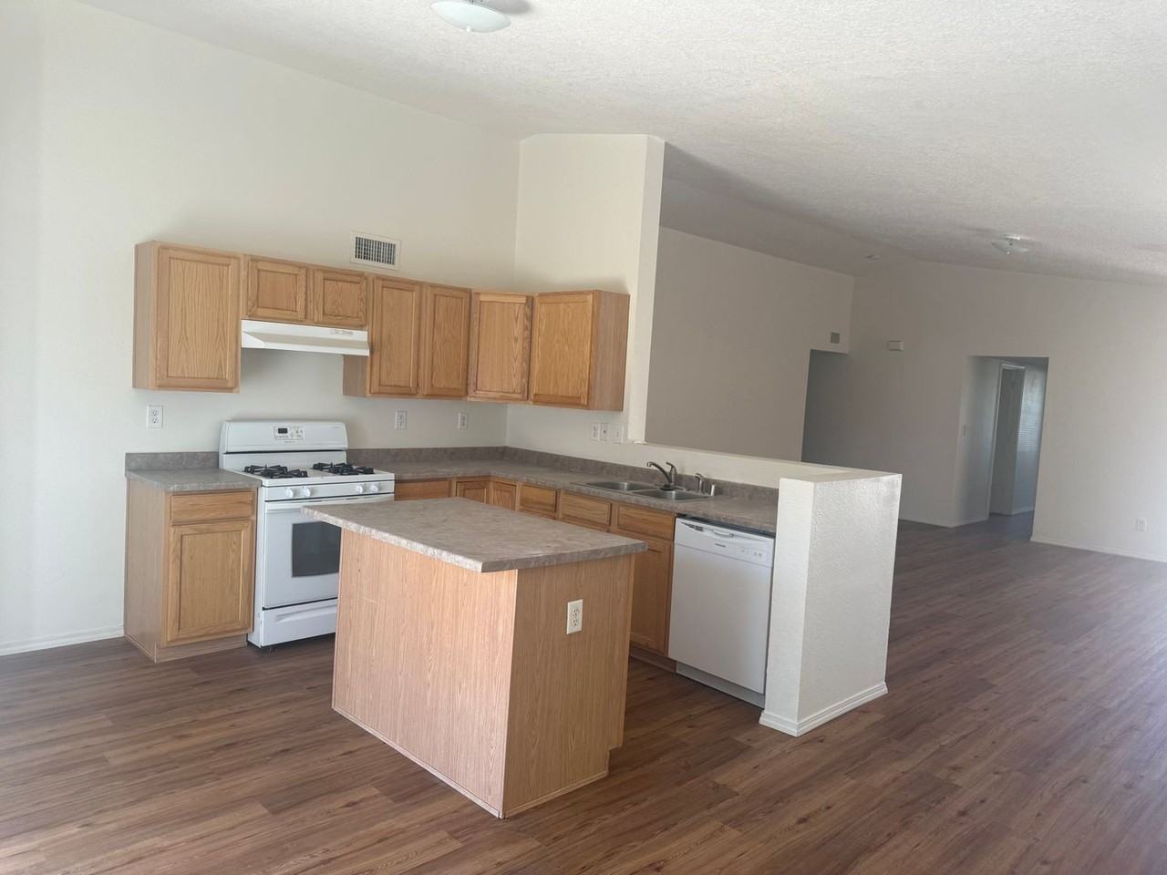 3716 Rancher Loop Ne - Photo 2 of 18