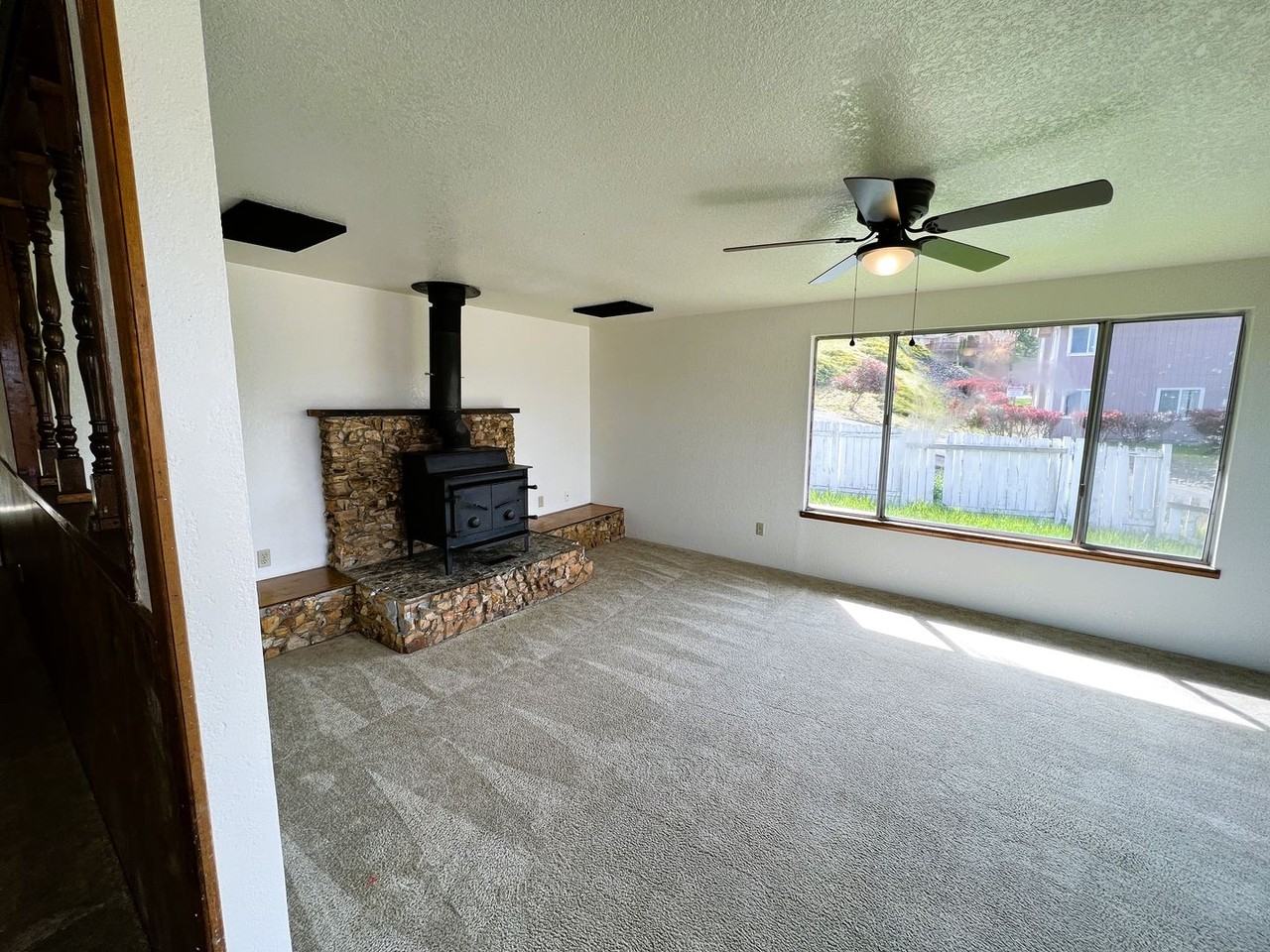 1113 Ne Grandview Dr - Photo 3 of 14