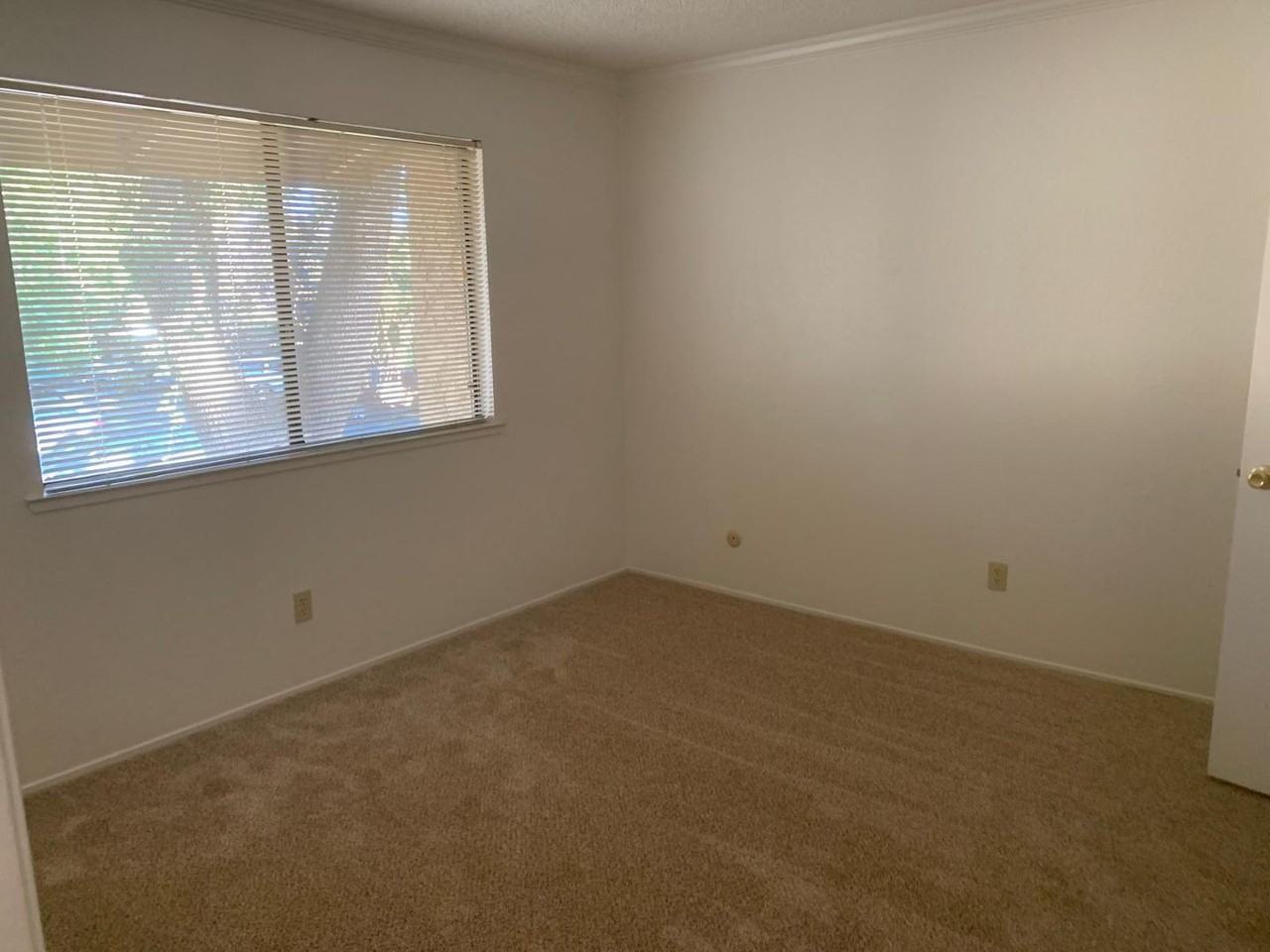 Ridgewood Apartments - Photo 3 of 8