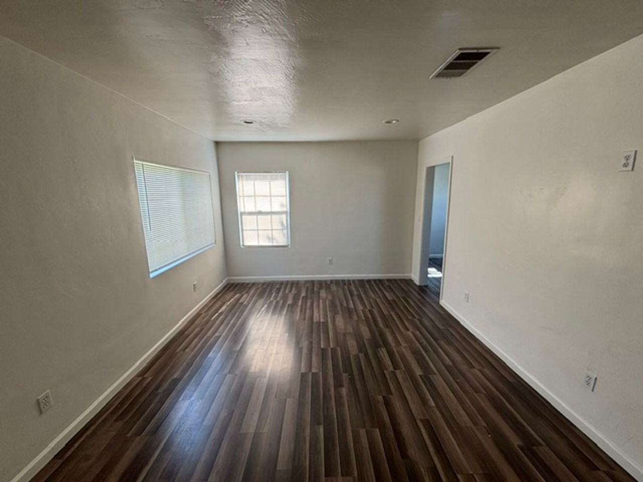 309 Lloyd St - Photo 4 of 10